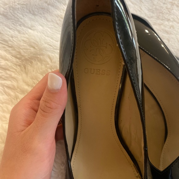 GUESS BLACK CLOSED TOES HEELS - Picture 3 of 4